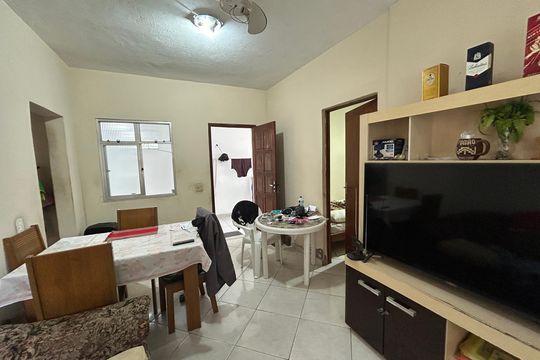 Sala de casa para alugar com 2 quartos, 75m² em Vaz Lobo, Rio de Janeiro