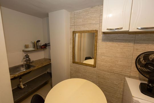 Cozinha de kitnet/studio para alugar com 1 quarto, 20m² em Santo Antônio, Belo Horizonte