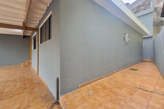 Quintal de casa para alugar com 2 quartos, 160m² em Jardim Santa Mena, Guarulhos