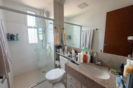 Banheiro da suíte de apartamento à venda com 3 quartos, 113m² em Luxemburgo, Belo Horizonte