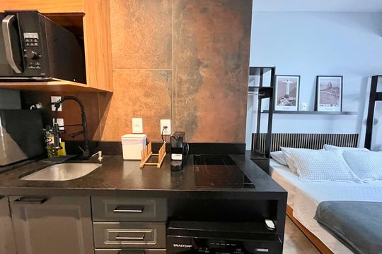 Cozinha de kitnet/studio para alugar com 1 quarto, 21m² em Leme, Rio de Janeiro