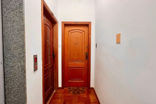 Hall de entrada de kitnet/studio para alugar com 1 quarto, 21m² em Leme, Rio de Janeiro