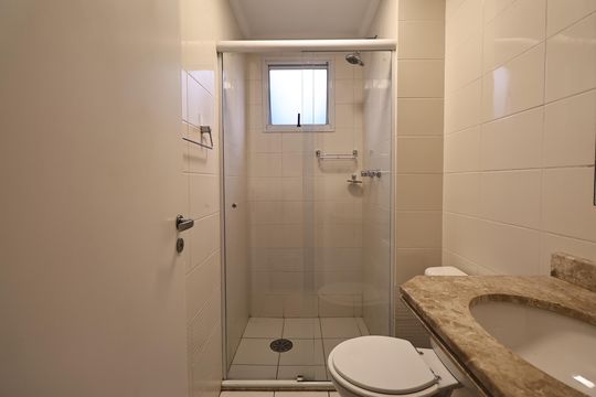 Banheiro  de apartamento à venda com 3 quartos, 61m² em Vila Alzira, Santo André