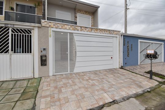 Fachada de casa à venda com 2 quartos, 75m² em Cidade Industrial de Curitiba, Curitiba
