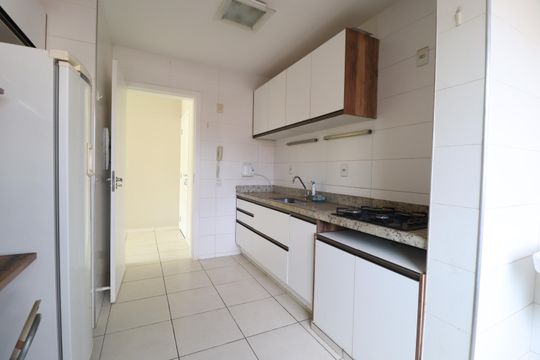 Cozinha de apartamento para alugar com 2 quartos, 73m² em Tabajaras, Uberlândia