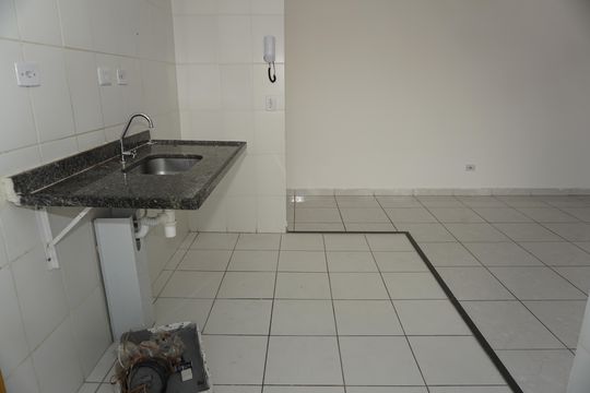 Cozinha de apartamento para alugar com 2 quartos, 54m² em Jardim Independência, Embu das Artes