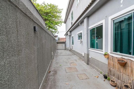 Área comum de acesso de casa de condomínio para alugar com 2 quartos, 62m² em Penha, Rio de Janeiro
