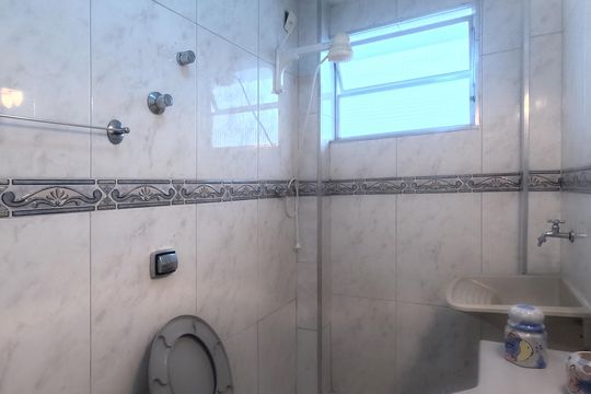 Banheiro de apartamento para alugar com 1 quarto, 36m² em Boqueirão, Santos