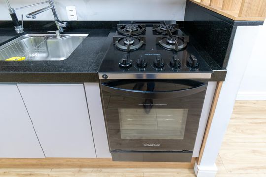 Cozinha de apartamento para alugar com 2 quartos, 32m² em Jardim Itacolomi, São Paulo
