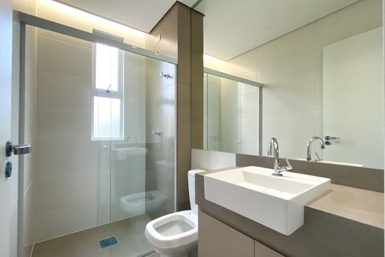 Banheiro de apartamento à venda com 3 quartos, 76m² em Serra, Belo Horizonte