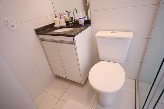 Banheiro de apartamento à venda com 1 quarto, 52m² em Vila Yara, Osasco