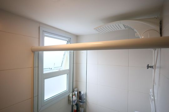 Banheiro de apartamento à venda com 1 quarto, 52m² em Vila Yara, Osasco