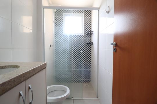 Banheiro Social de apartamento para alugar com 2 quartos, 48m² em Daniel Fonseca, Uberlândia