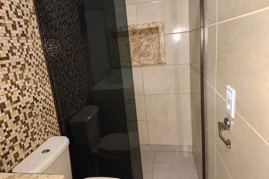 Banheiro de casa para alugar com 2 quartos, 60m² em Vicente de Carvalho, Rio de Janeiro