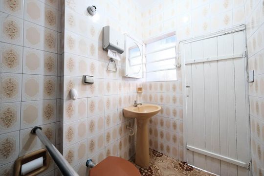 Banheiro de casa à venda com 3 quartos, 129m² em Jardim Eliane, São Paulo