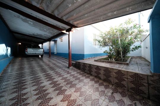 Área externa de casa à venda com 3 quartos, 129m² em Jardim Eliane, São Paulo