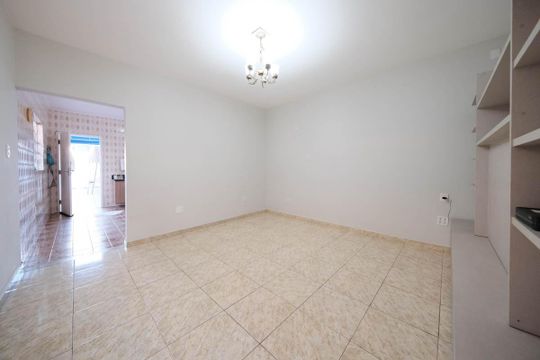 Sala de casa à venda com 3 quartos, 129m² em Jardim Eliane, São Paulo