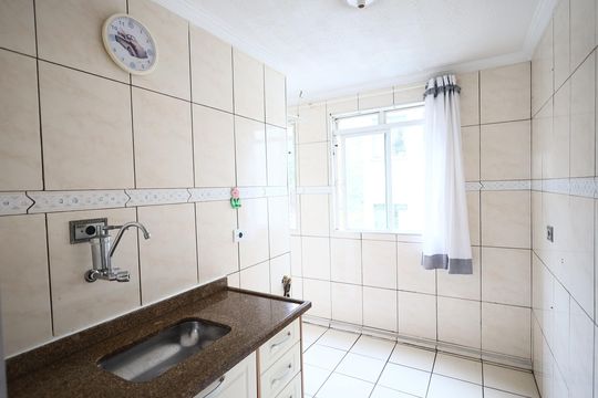 Cozinha e Área de Serviço de apartamento para alugar com 2 quartos, 50m² em Padroeira, Osasco