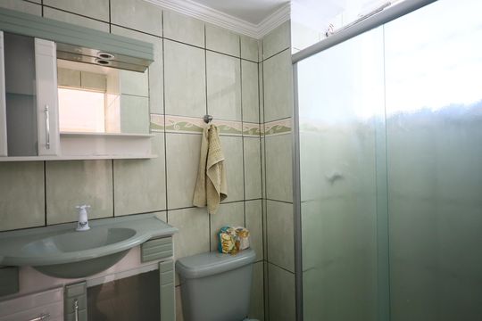 Banheiro de apartamento para alugar com 2 quartos, 50m² em Padroeira, Osasco