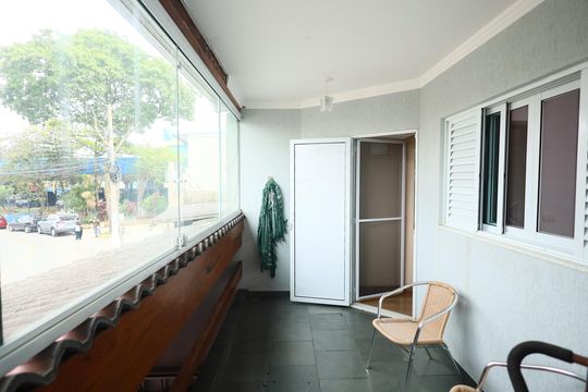 Varanda  de casa à venda com 4 quartos, 160m² em Baronesa, Osasco