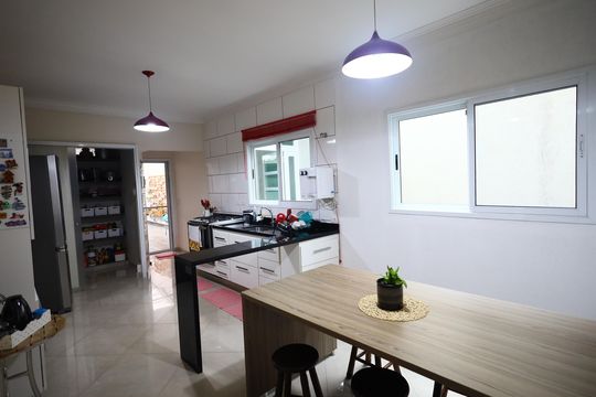 Cozinha de casa à venda com 4 quartos, 160m² em Baronesa, Osasco