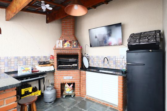 Churrasqueira de casa à venda com 4 quartos, 160m² em Baronesa, Osasco