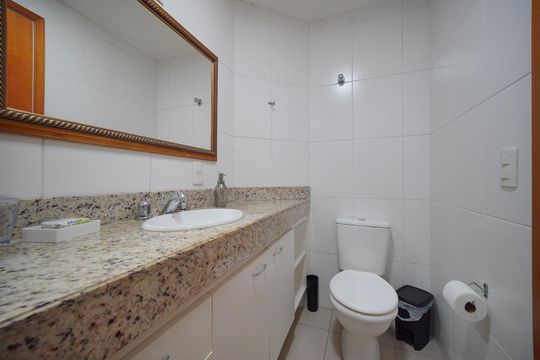 Banheiro da Suíte  de apartamento para alugar com 1 quarto, 42m² em Centro, Florianópolis