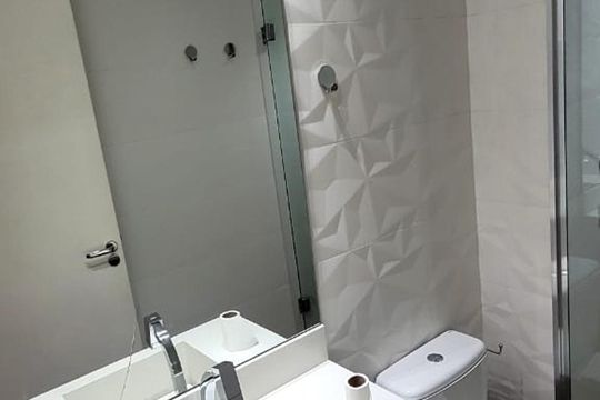 Banheiro de apartamento à venda com 2 quartos, 53m² em Jardim Modelo, São Paulo