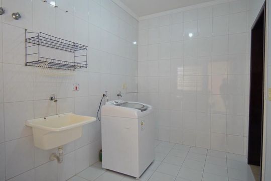 Área de serviço de casa à venda com 3 quartos, 248m² em City Bussocaba, Osasco