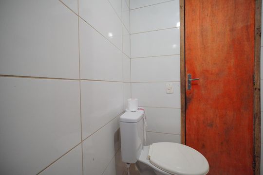 Banheiro de apartamento para alugar com 2 quartos, 50m² em Forquilhas, São José