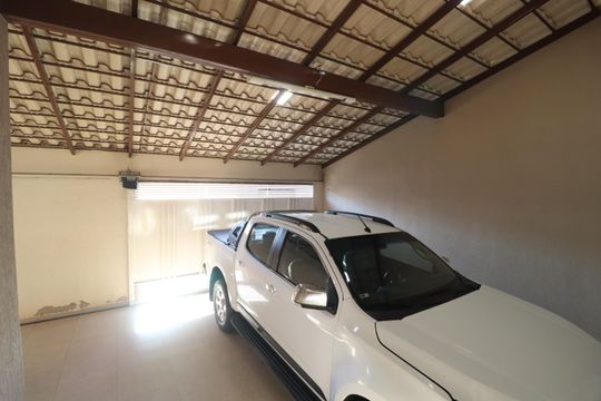 Garagem de casa para alugar com 4 quartos, 300m² em Granada, Uberlândia