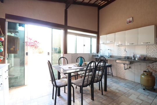 Varanda de casa para alugar com 4 quartos, 300m² em Granada, Uberlândia