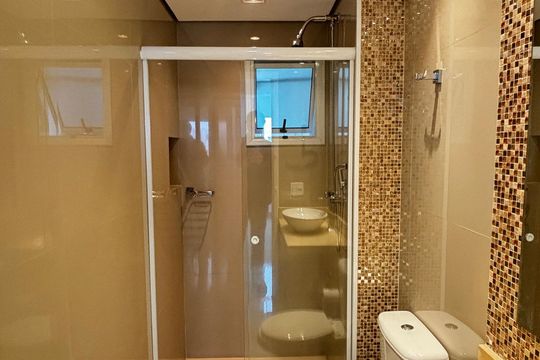 Banheiro de apartamento à venda com 3 quartos, 70m² em Vila Valparaíso, Santo André