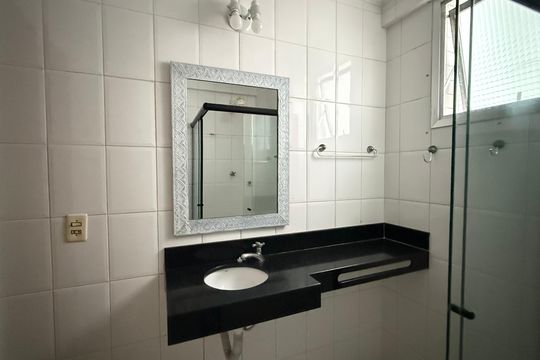 Banheiro Social de apartamento para alugar com 1 quarto, 55m² em Barra Funda, Guarujá