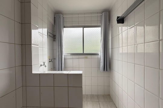 Área de Serviço de apartamento para alugar com 1 quarto, 55m² em Barra Funda, Guarujá