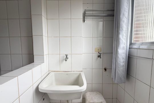 Área de Serviço de apartamento para alugar com 1 quarto, 55m² em Barra Funda, Guarujá