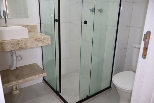 Banheiro de apartamento para alugar com 2 quartos, 42m² em Sítio da Figueira, São Paulo