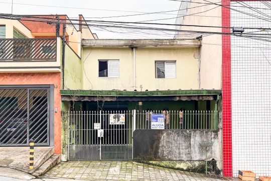 Fachada + plaquinha de casa para alugar com 4 quartos, 107m² em Nova Gerti, São Caetano do Sul