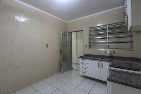 Cozinha de casa para alugar com 2 quartos, 60m² em Parque Sao Rafael, São Paulo