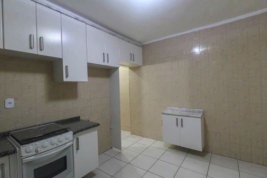 Cozinha de casa para alugar com 2 quartos, 60m² em Parque Sao Rafael, São Paulo