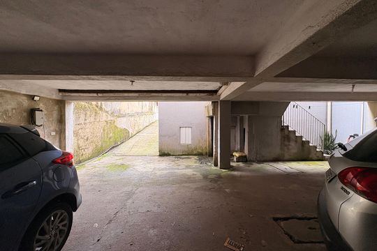 Garagem de casa à venda com 7 quartos, 235m² em Parque Capuava, Santo André