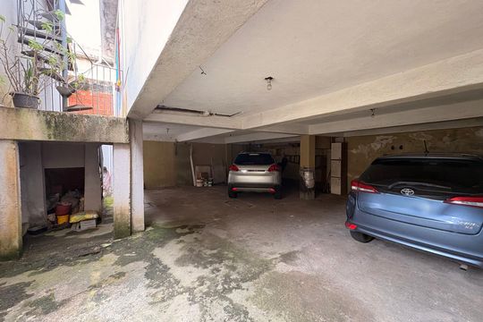 Garagem de casa à venda com 7 quartos, 235m² em Parque Capuava, Santo André