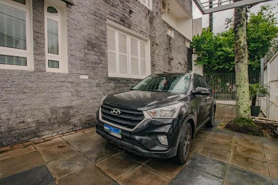 Garagem de apartamento para alugar com 3 quartos, 112m² em São João, Porto Alegre
