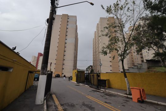 Fachada de apartamento para alugar com 2 quartos, 60m² em Jardim Santa Cristina, Santo André