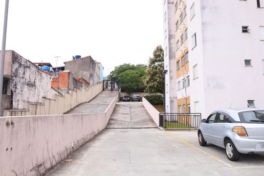 Área comum - Estacionamento de apartamento para alugar com 2 quartos, 42m² em Vila Carmosina, São Paulo