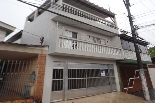Fachada de casa à venda com 4 quartos, 240m² em Aricanduva, São Paulo
