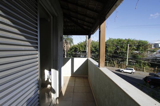 Varanda de casa para alugar com 5 quartos, 420m² em Carlos Prates, Belo Horizonte