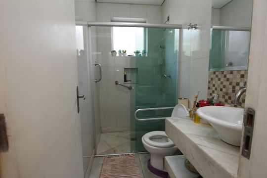 Banheiro 4 de casa para alugar com 5 quartos, 420m² em Carlos Prates, Belo Horizonte