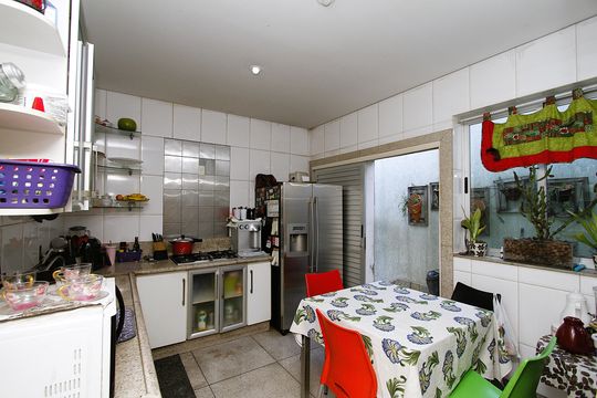 Cozinha de casa para alugar com 5 quartos, 420m² em Carlos Prates, Belo Horizonte