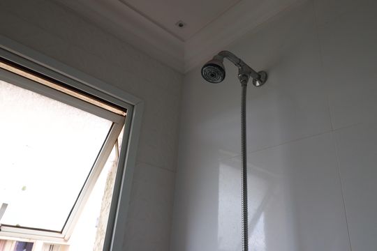 Banheiro  de apartamento para alugar com 2 quartos, 56m² em Subsetor Leste - 8 (l-8), Ribeirão Preto